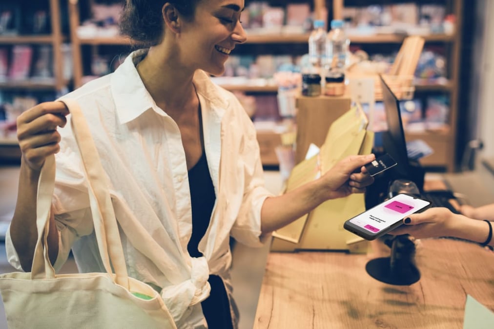 How to Choose the Right Mobile Device Technology for Today’s Retail Industry