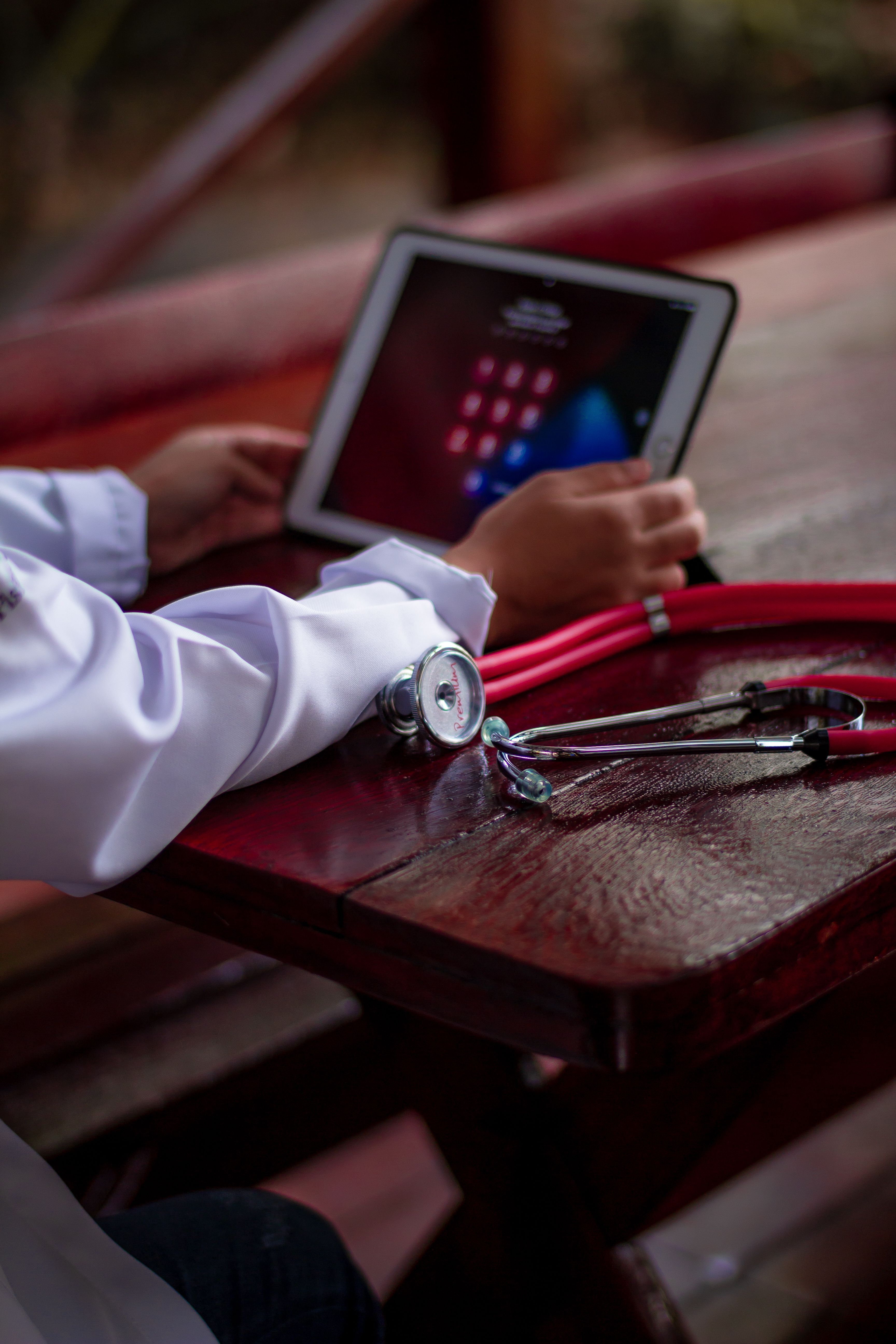 How to Build a 5-Year Device Availability Guarantee for Hospital Procurement